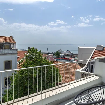 Penthouse On The Tagus In Alfama By Lovelystay Apartmán