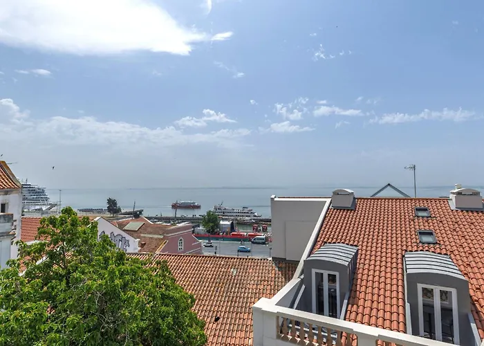 Penthouse On The Tagus In Alfama By Lovelystay アパート リスボン