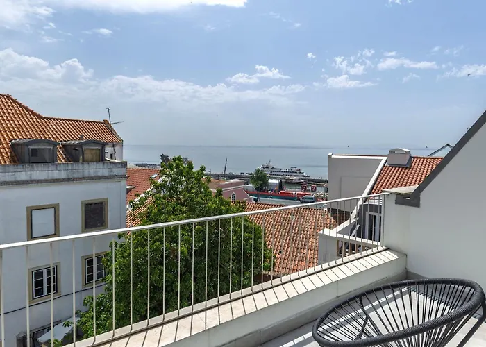 Penthouse On The Tagus In Alfama By Lovelystay アパート